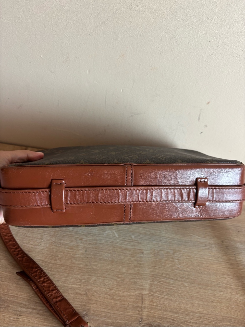 Authentic Louis Vuitton monogram crossbody - Picture 2 of 6